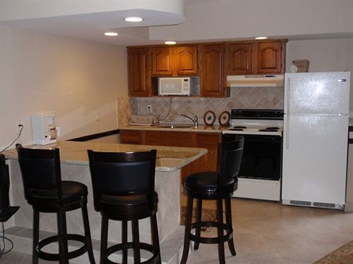 Centerport Chalet Inn & Suites מראה חיצוני תמונה